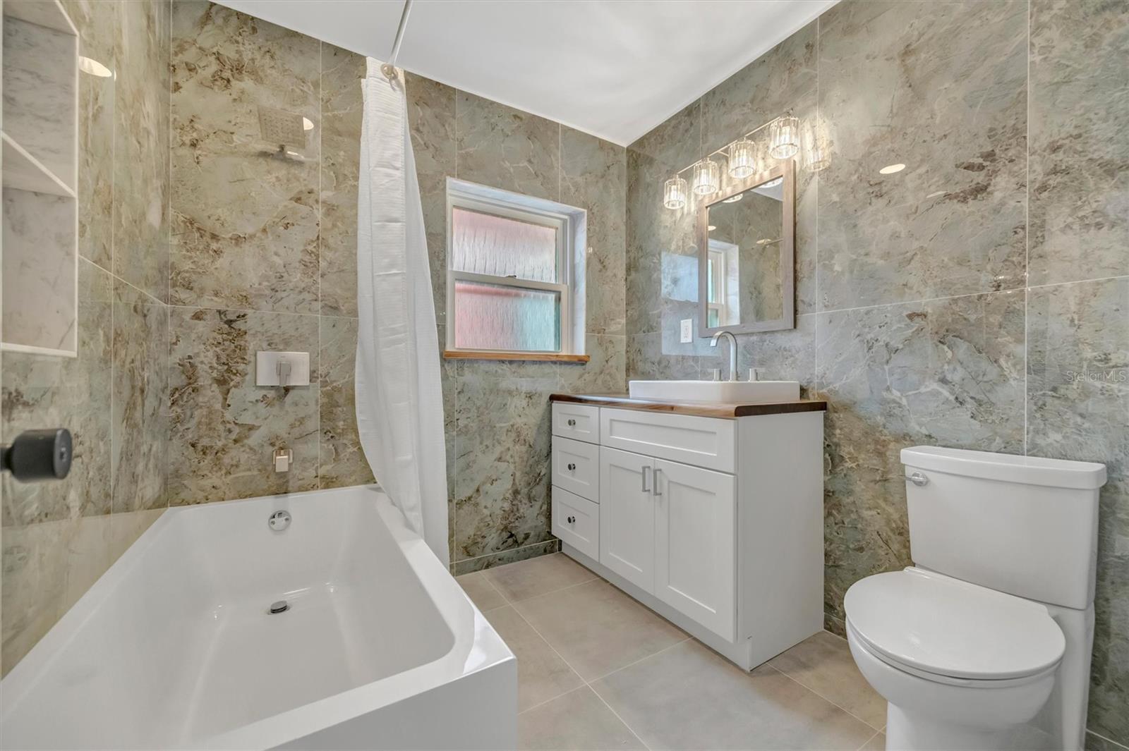 647 74TH AVE N, ST PETERSBURG, FL, 33702