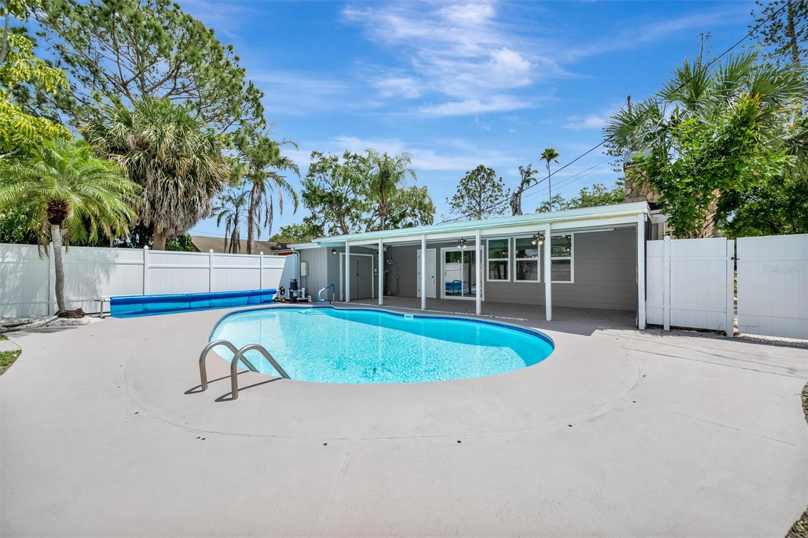 647 74TH AVE N, ST PETERSBURG, FL, 33702