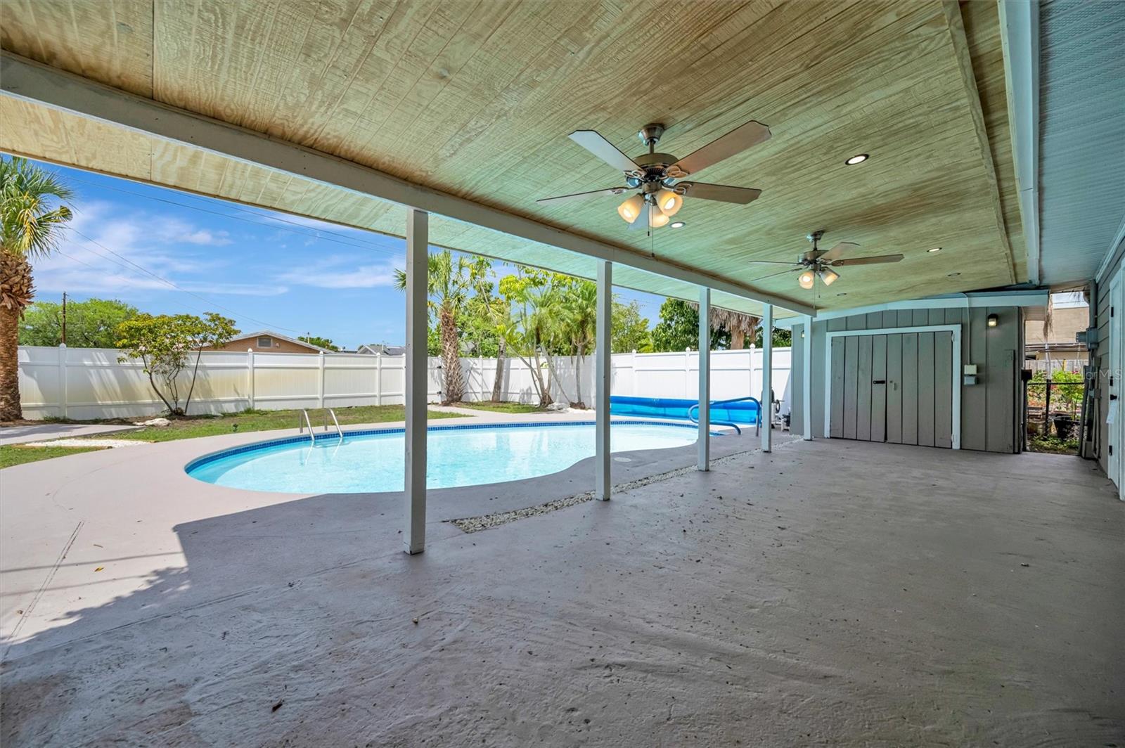 647 74TH AVE N, ST PETERSBURG, FL, 33702