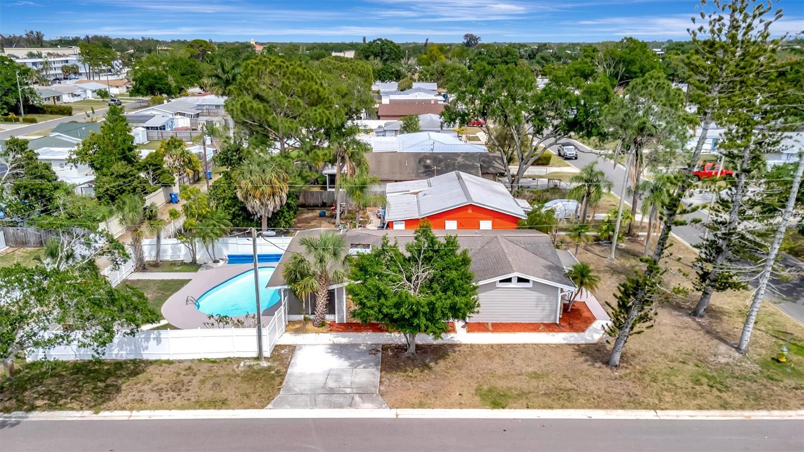 647 74TH AVE N, ST PETERSBURG, FL, 33702