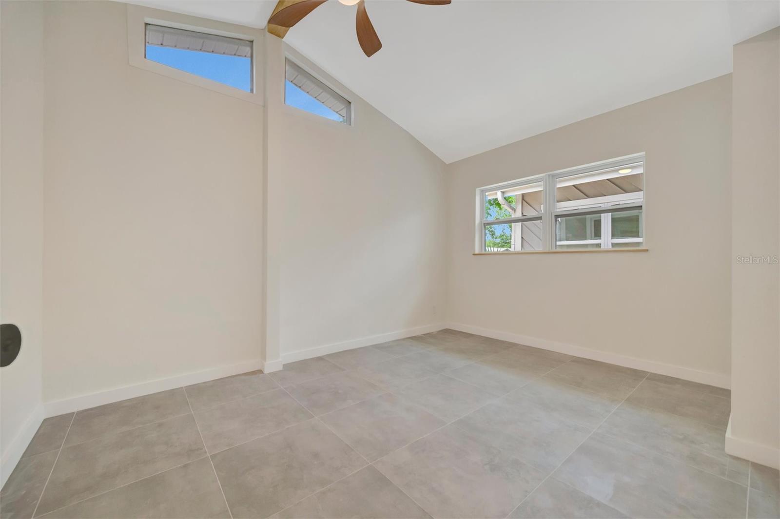 647 74TH AVE N, ST PETERSBURG, FL, 33702