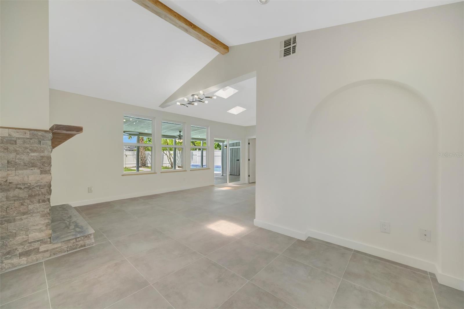 647 74TH AVE N, ST PETERSBURG, FL, 33702