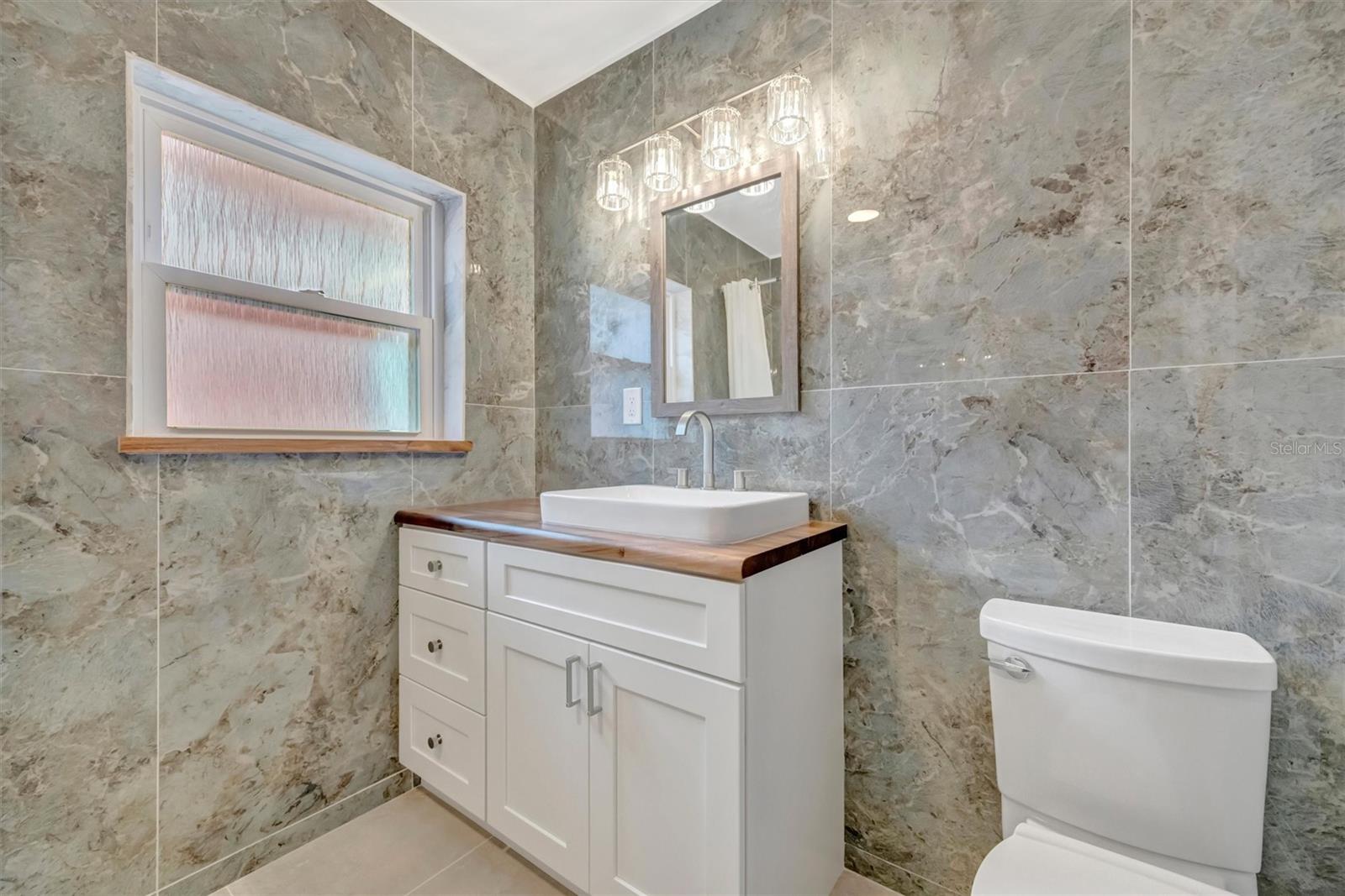 647 74TH AVE N, ST PETERSBURG, FL, 33702