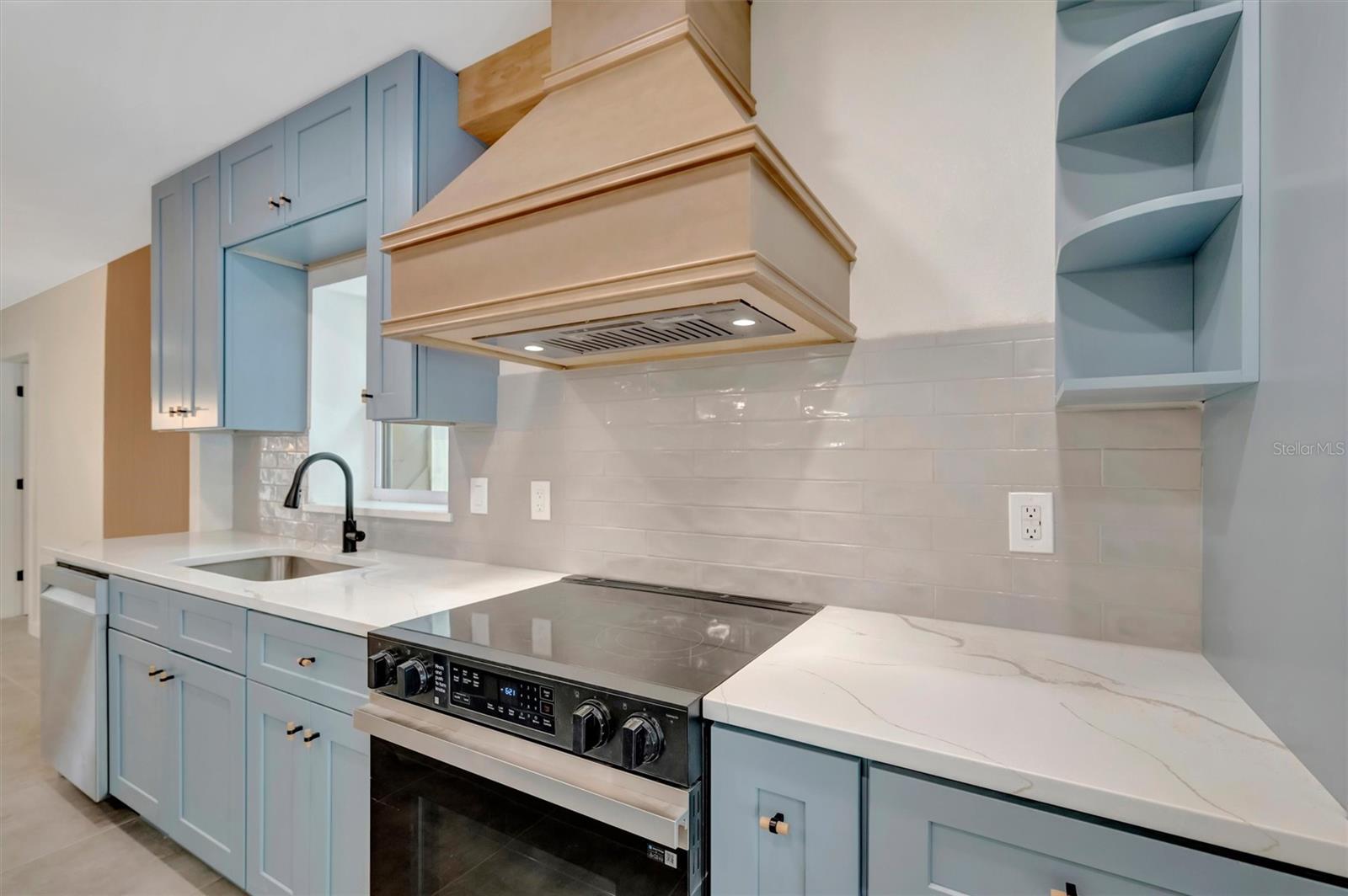 647 74TH AVE N, ST PETERSBURG, FL, 33702