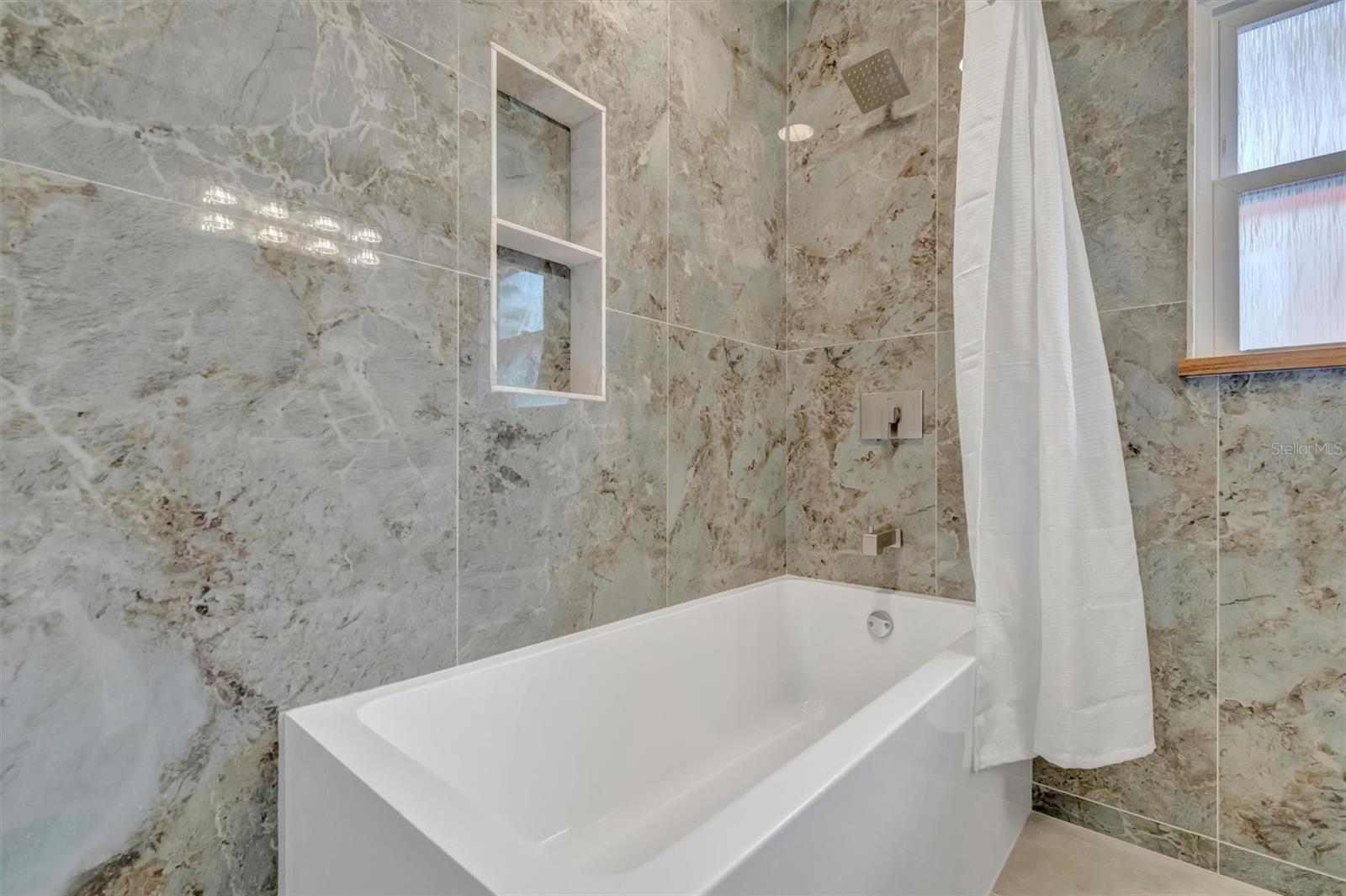 647 74TH AVE N, ST PETERSBURG, FL, 33702