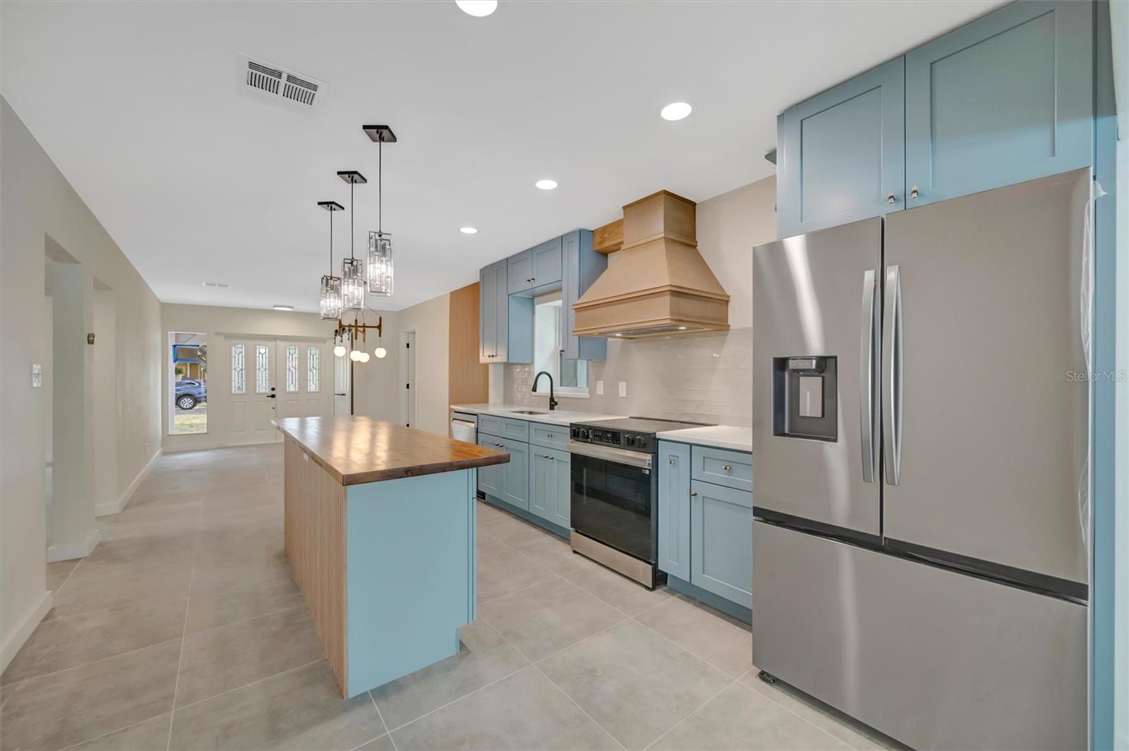 647 74TH AVE N, ST PETERSBURG, FL, 33702