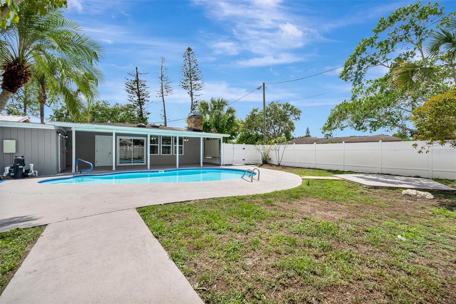 647 74TH AVE N, ST PETERSBURG, FL, 33702