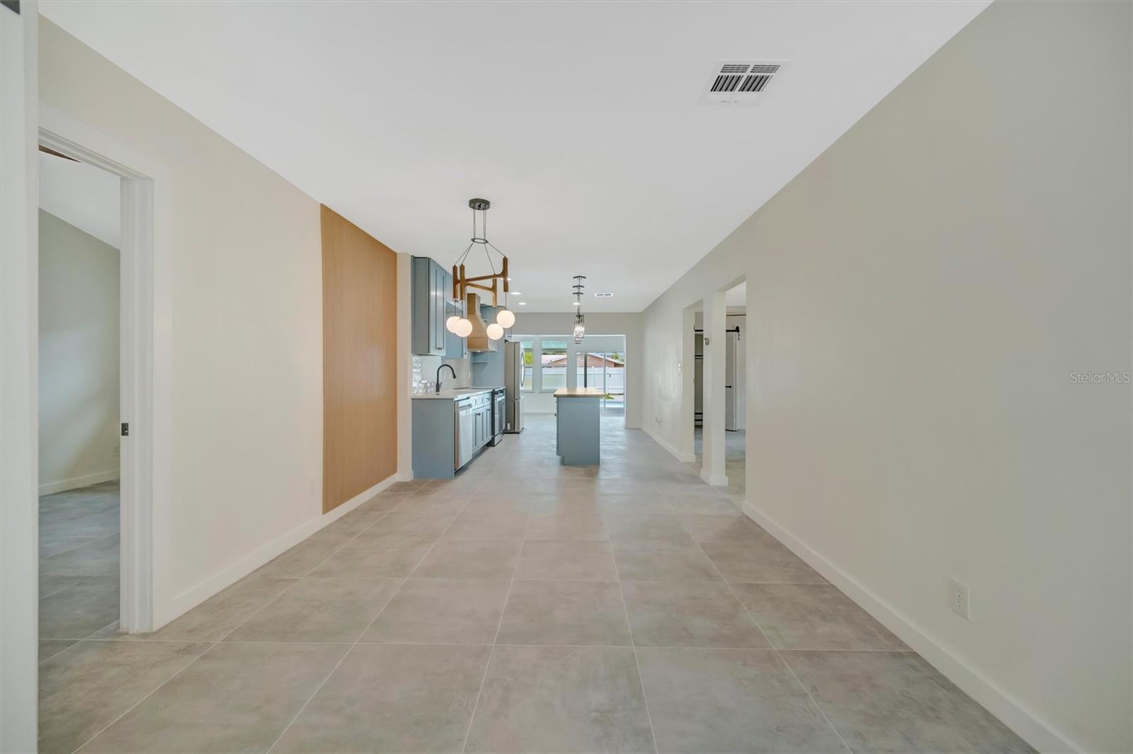 647 74TH AVE N, ST PETERSBURG, FL, 33702