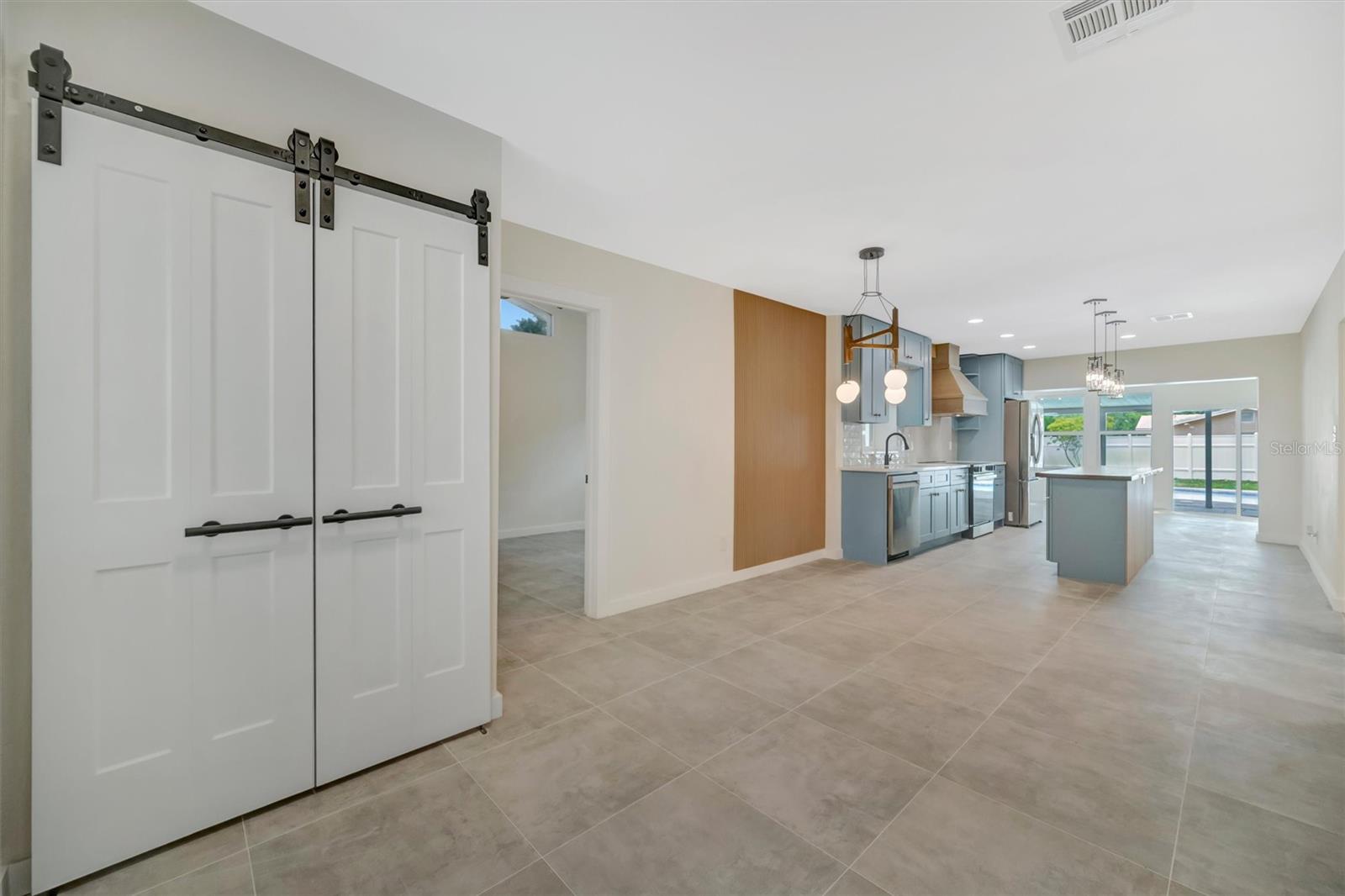 647 74TH AVE N, ST PETERSBURG, FL, 33702