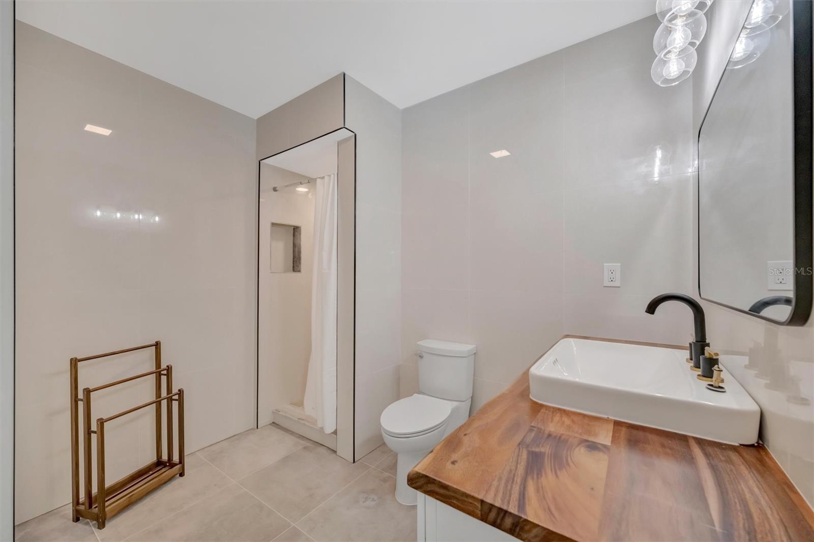 647 74TH AVE N, ST PETERSBURG, FL, 33702