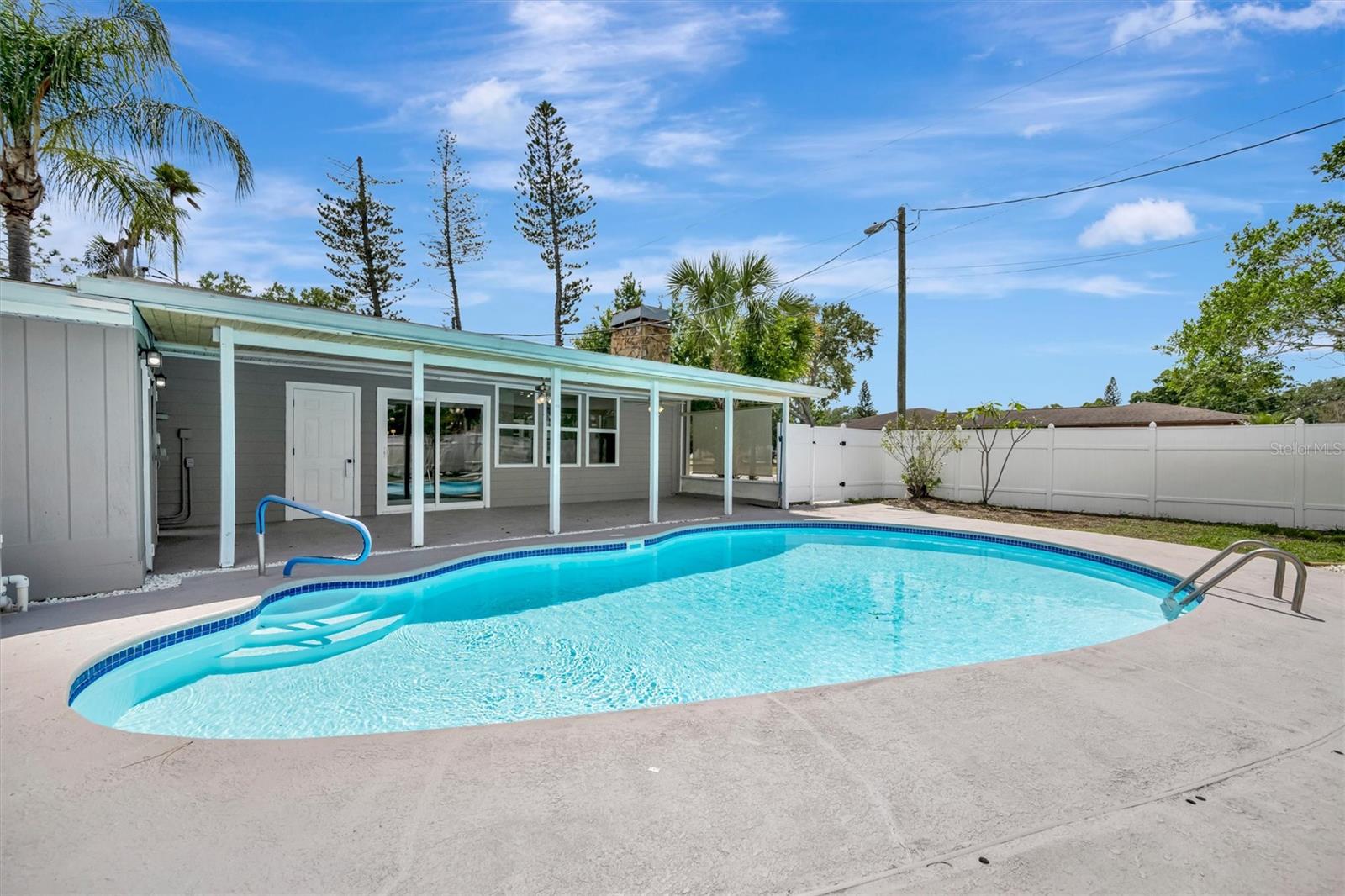 647 74TH AVE N, ST PETERSBURG, FL, 33702