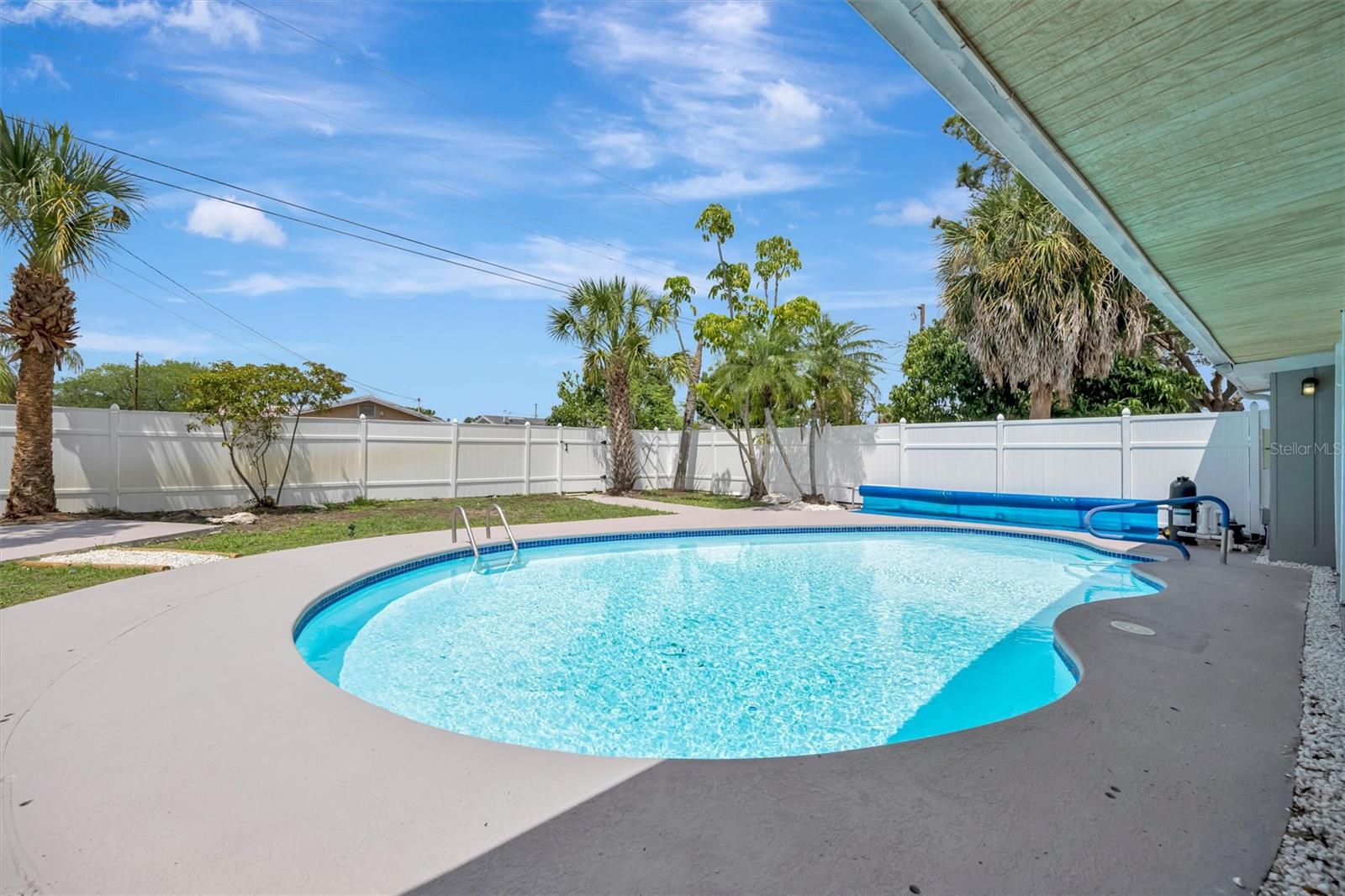 647 74TH AVE N, ST PETERSBURG, FL, 33702