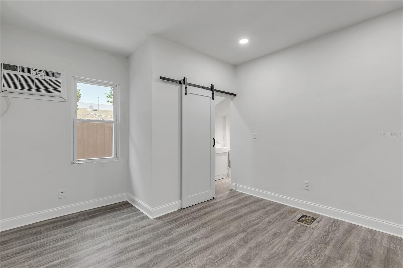 205 N WILD OLIVE AVE, DAYTONA BEACH, FL, 32118
