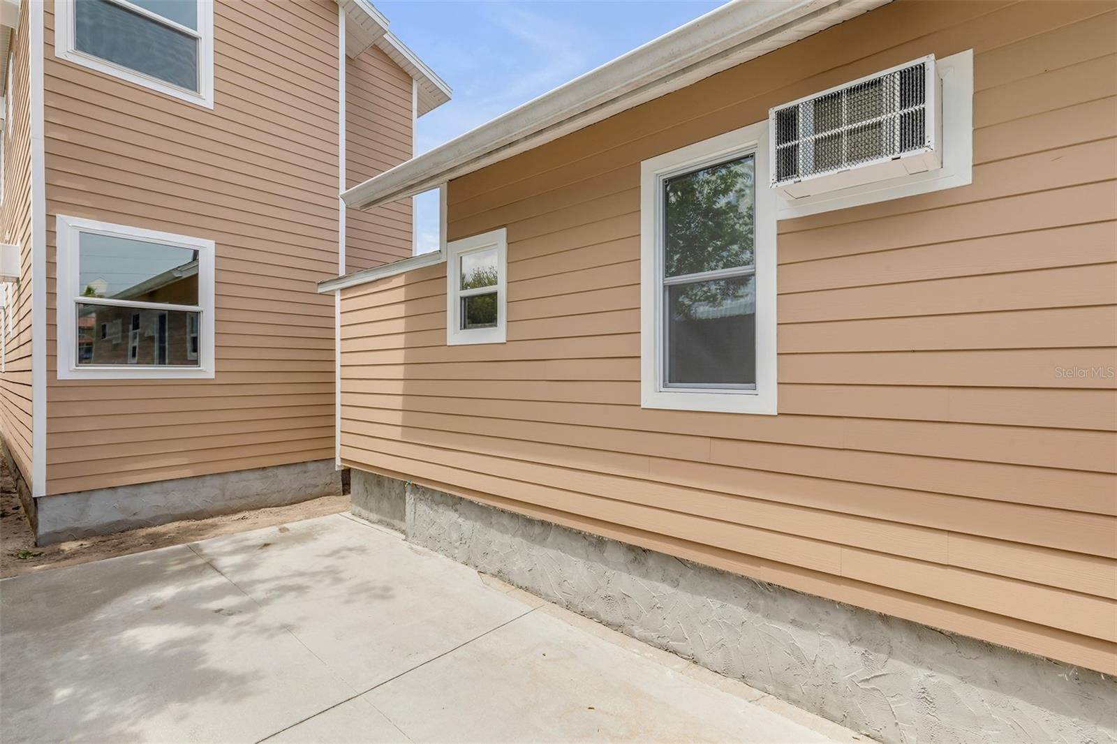 205 N WILD OLIVE AVE, DAYTONA BEACH, FL, 32118