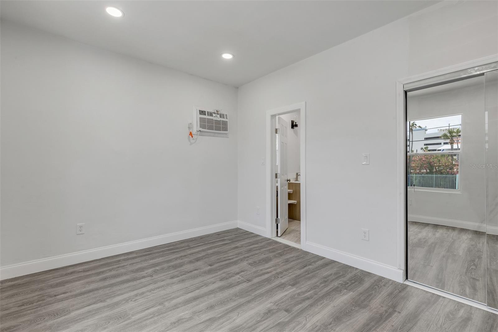 205 N WILD OLIVE AVE, DAYTONA BEACH, FL, 32118