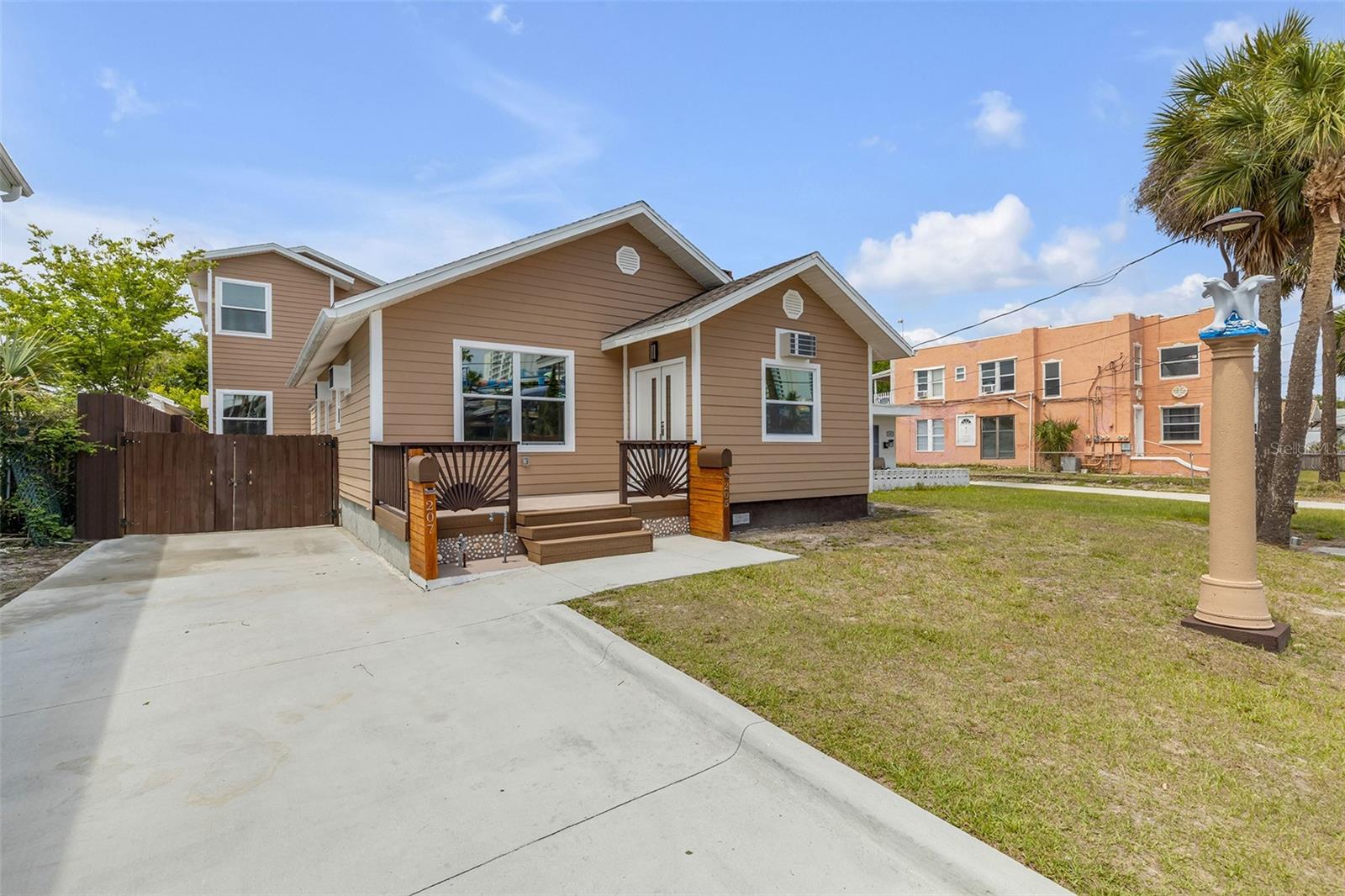 205 N WILD OLIVE AVE, DAYTONA BEACH, FL, 32118