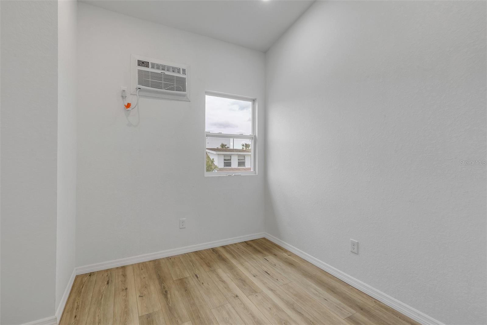 205 N WILD OLIVE AVE, DAYTONA BEACH, FL, 32118