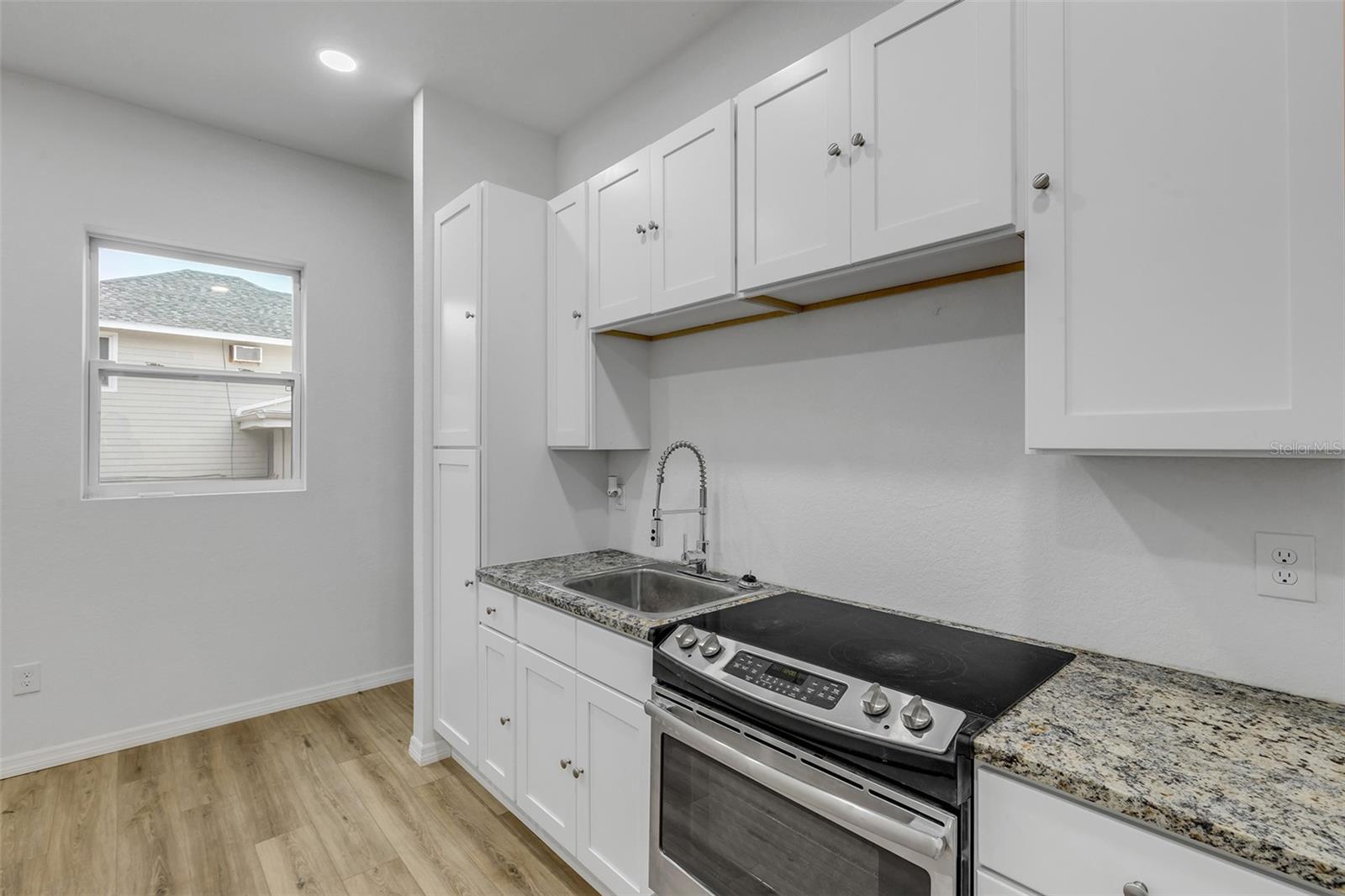 205 N WILD OLIVE AVE, DAYTONA BEACH, FL, 32118