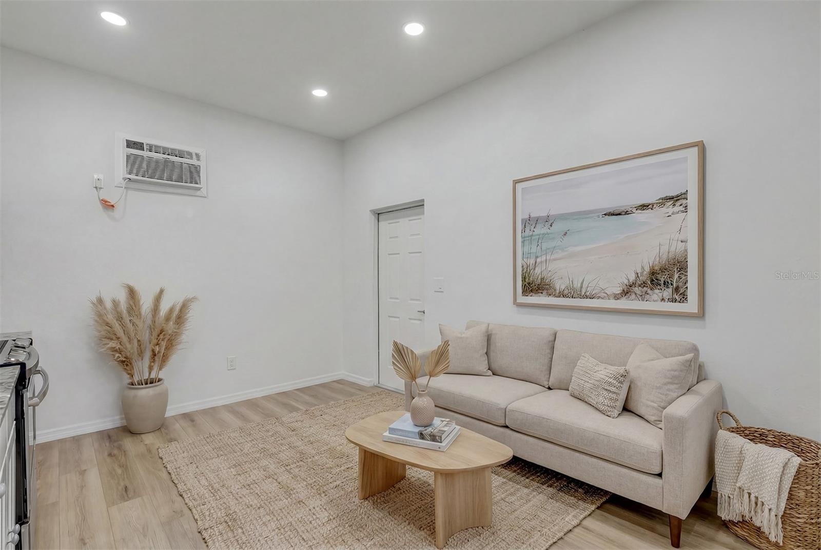 205 N WILD OLIVE AVE, DAYTONA BEACH, FL, 32118