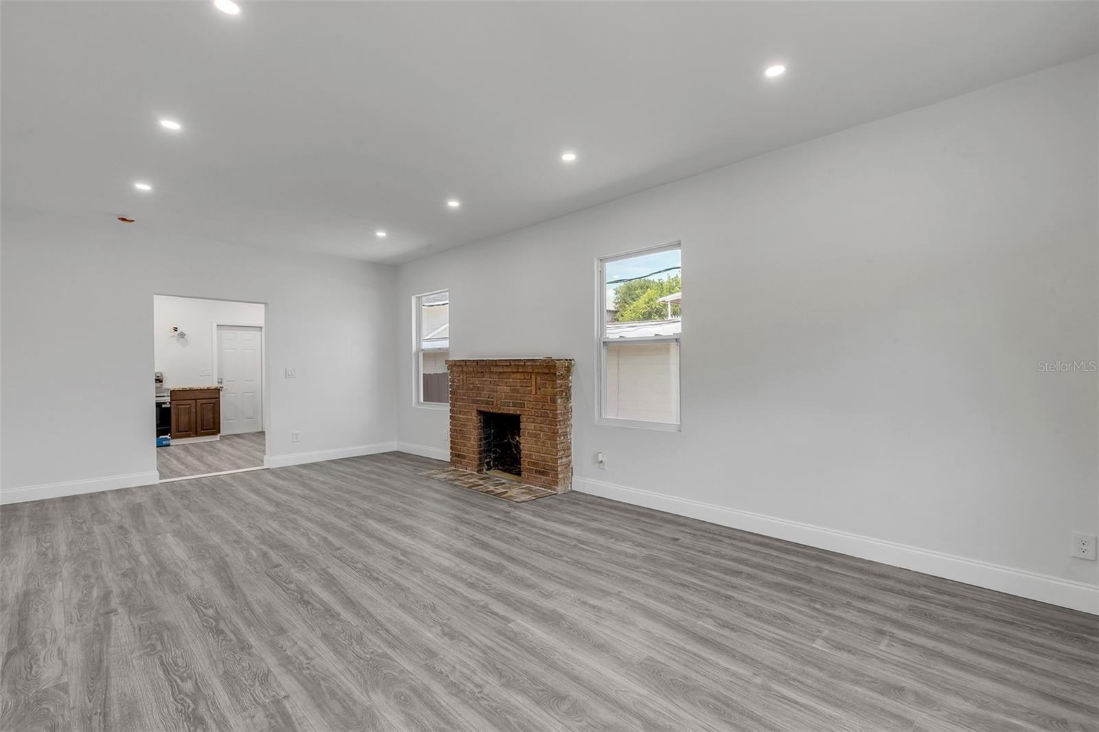 205 N WILD OLIVE AVE, DAYTONA BEACH, FL, 32118