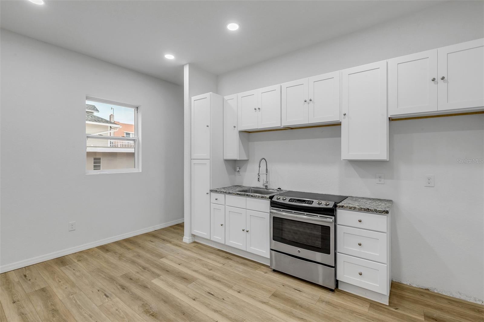 205 N WILD OLIVE AVE, DAYTONA BEACH, FL, 32118