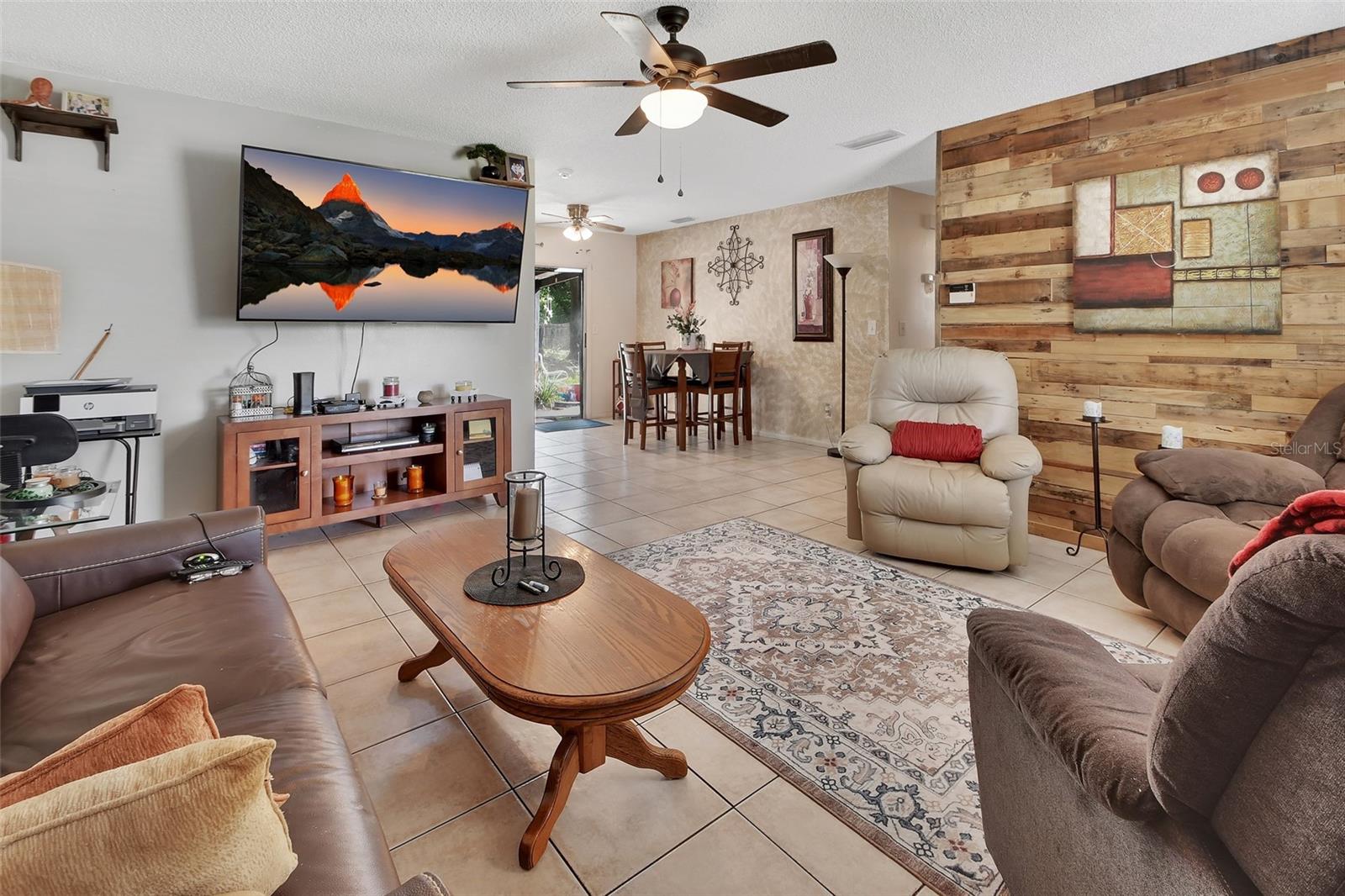 555 SANDY PINES DR, ORANGE CITY, FL, 32763
