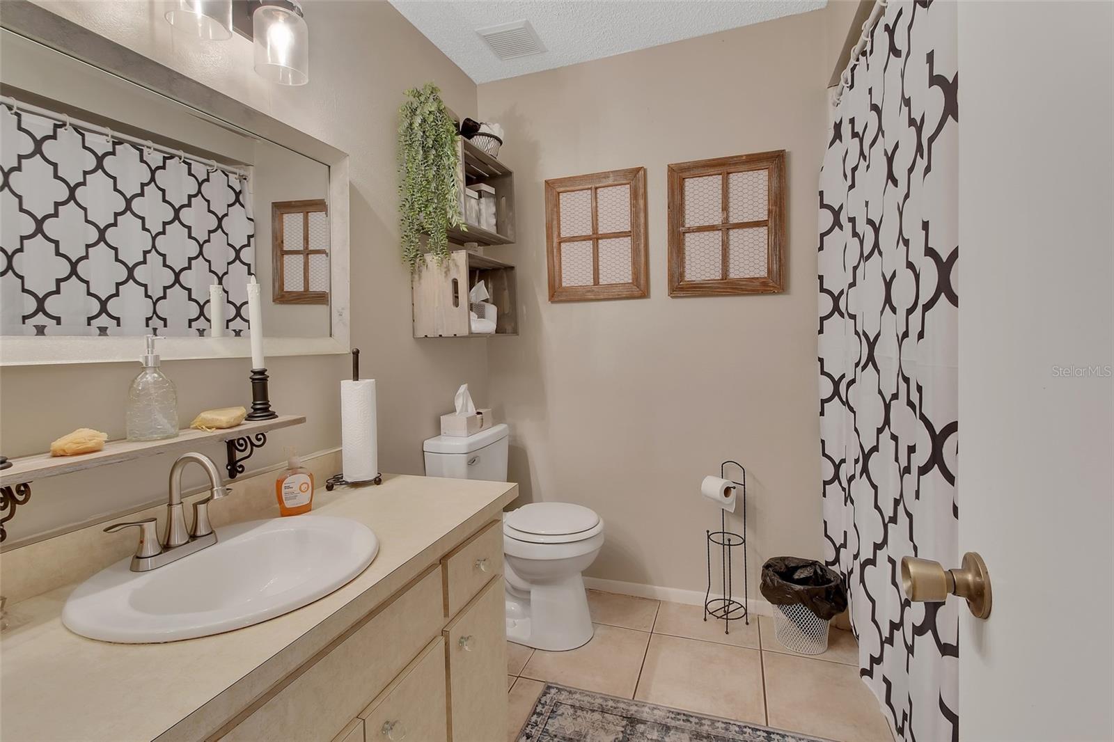 555 SANDY PINES DR, ORANGE CITY, FL, 32763