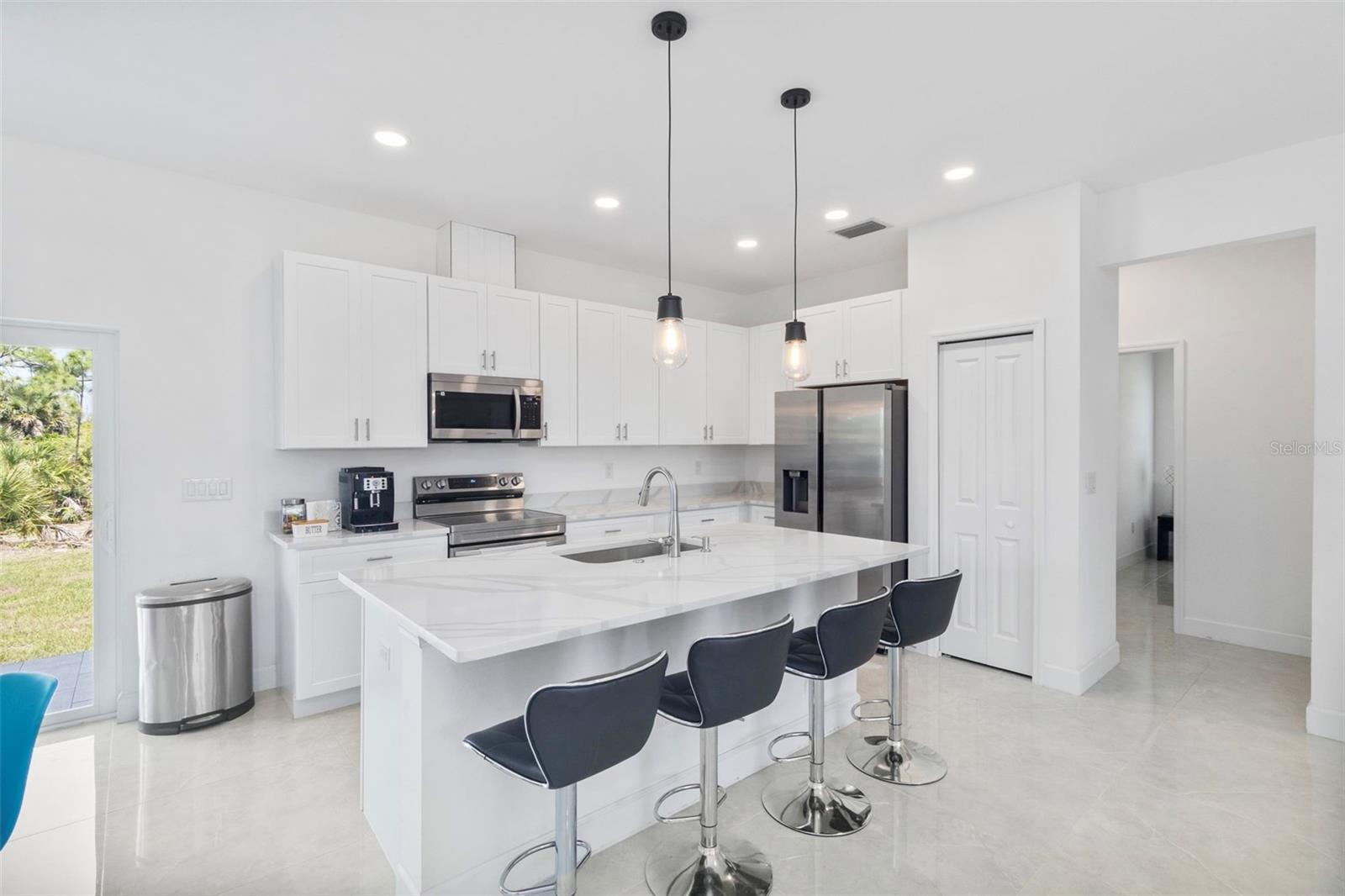 15473 LAKELAND CIR, PORT CHARLOTTE, FL, 33981