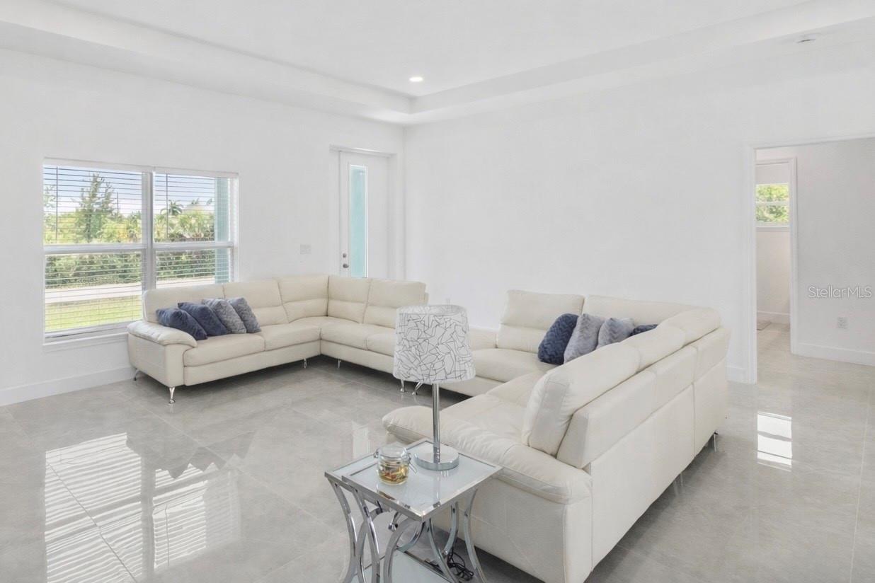 15473 LAKELAND CIR, PORT CHARLOTTE, FL, 33981