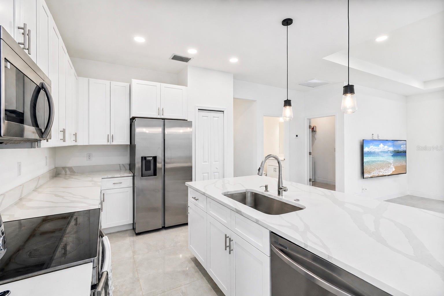 15473 LAKELAND CIR, PORT CHARLOTTE, FL, 33981