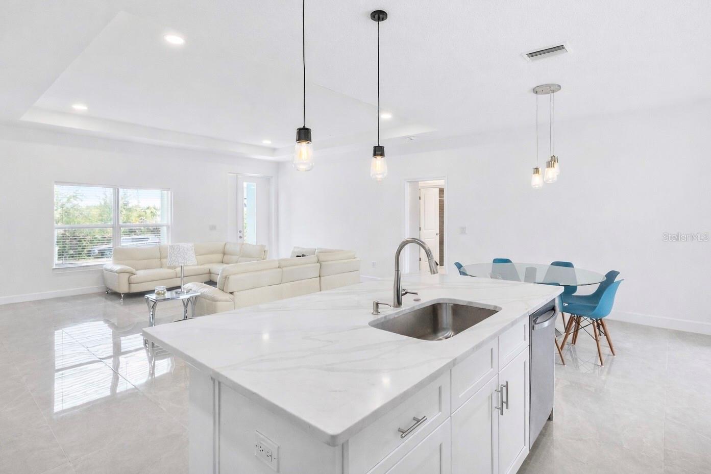 15473 LAKELAND CIR, PORT CHARLOTTE, FL, 33981