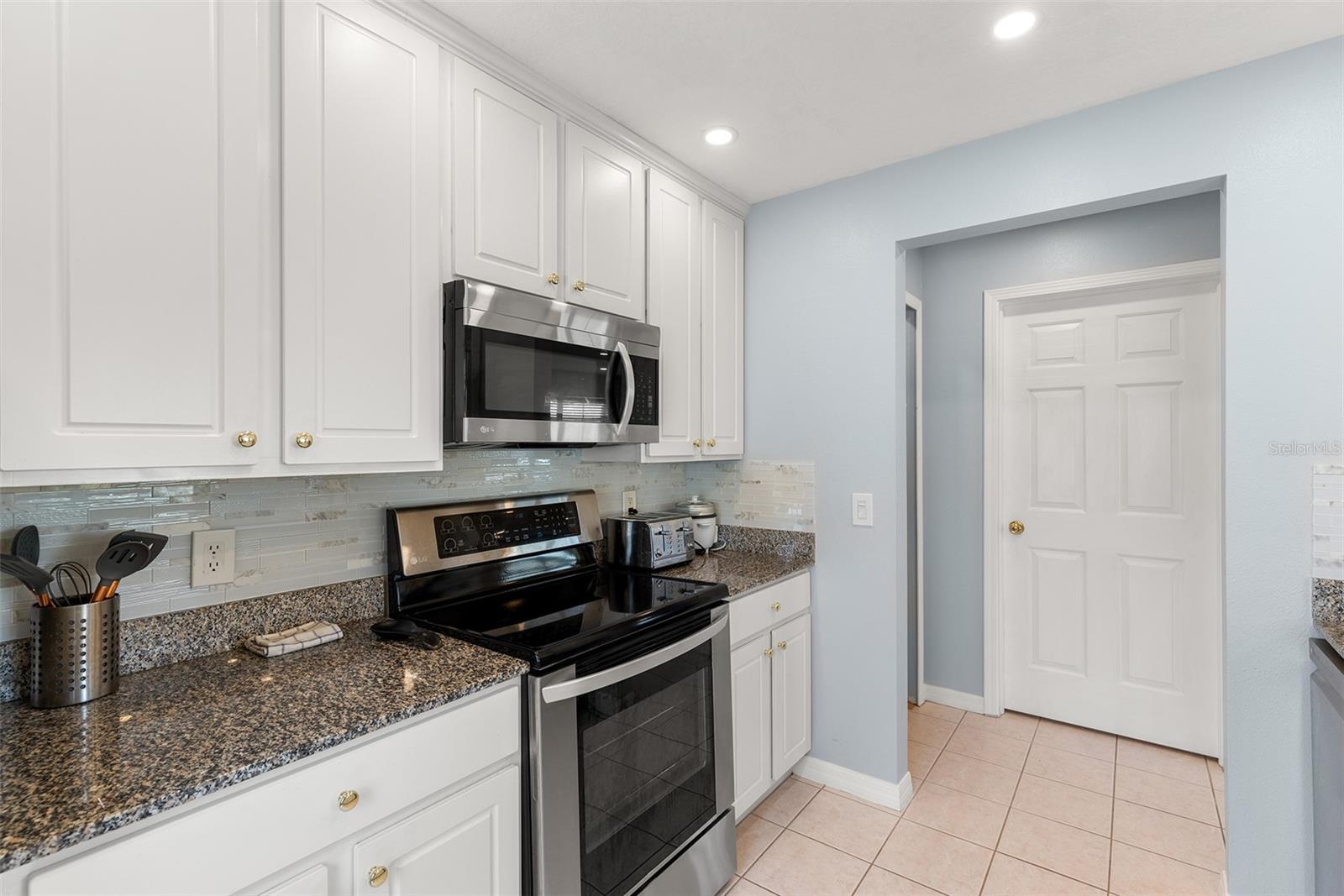 3852 MANDALAY DR, ST PETERSBURG, FL, 33705