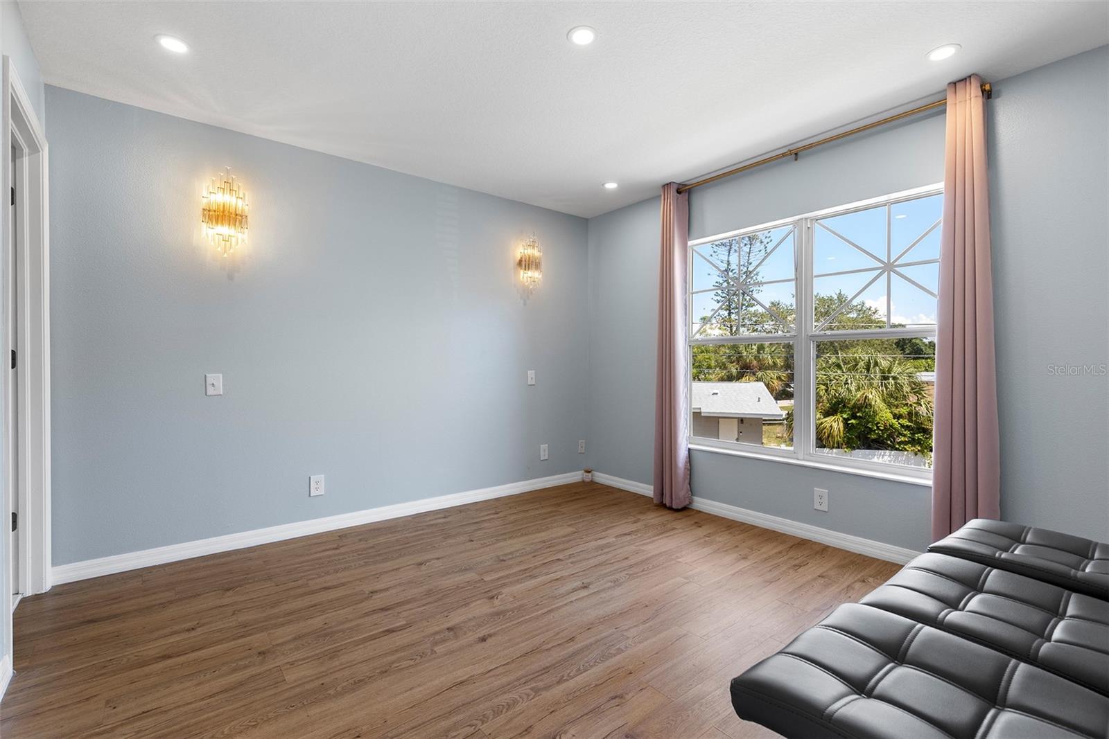 3852 MANDALAY DR, ST PETERSBURG, FL, 33705