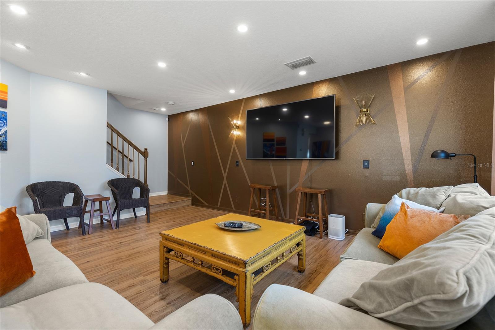 3852 MANDALAY DR, ST PETERSBURG, FL, 33705