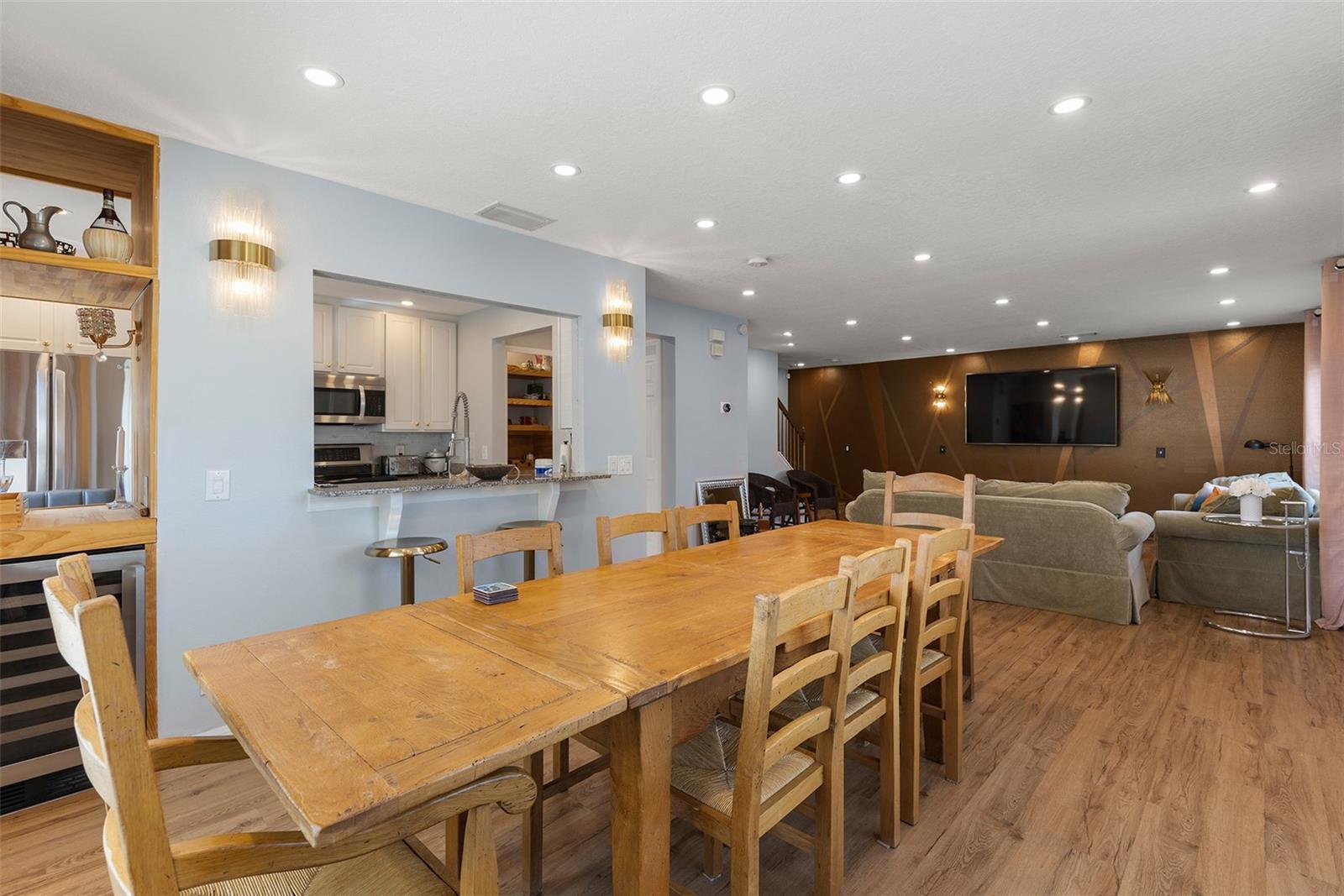 3852 MANDALAY DR, ST PETERSBURG, FL, 33705