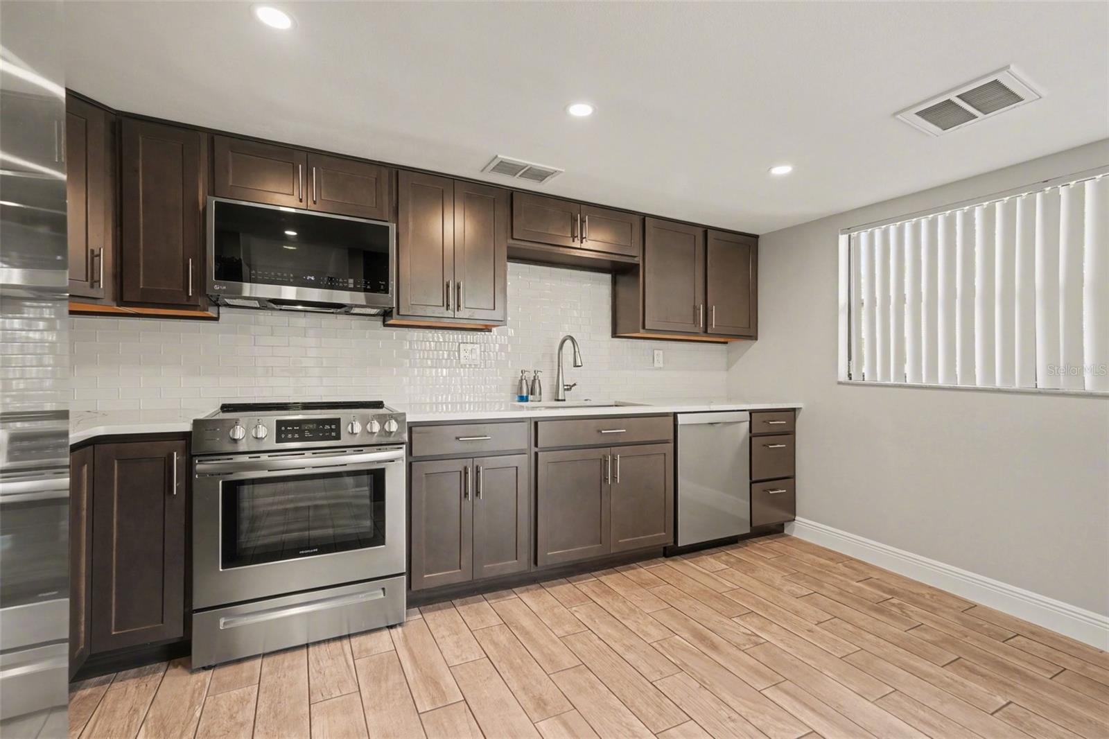 10 LESLEY LN, OLDSMAR, FL, 34677