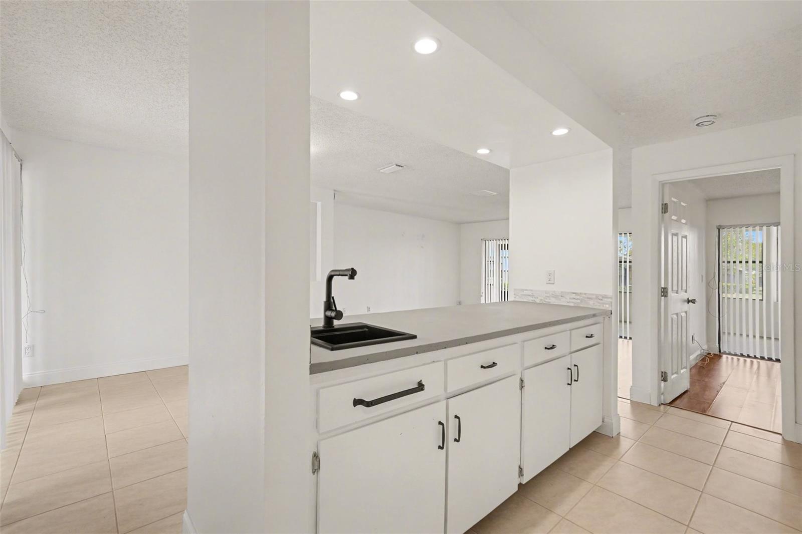 10 LESLEY LN, OLDSMAR, FL, 34677