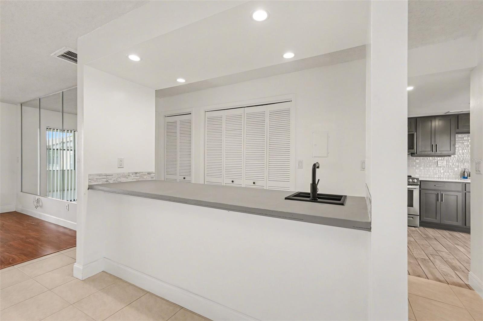 10 LESLEY LN, OLDSMAR, FL, 34677