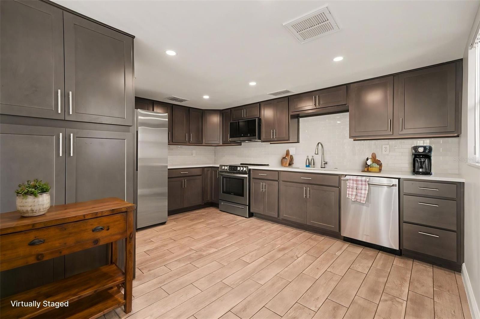 10 LESLEY LN, OLDSMAR, FL, 34677