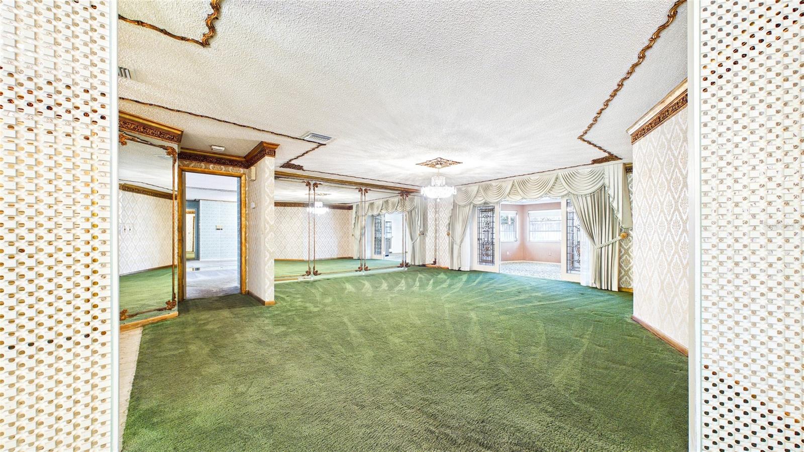 1116 N RIVERHILLS DR, TEMPLE TERRACE, FL, 33617