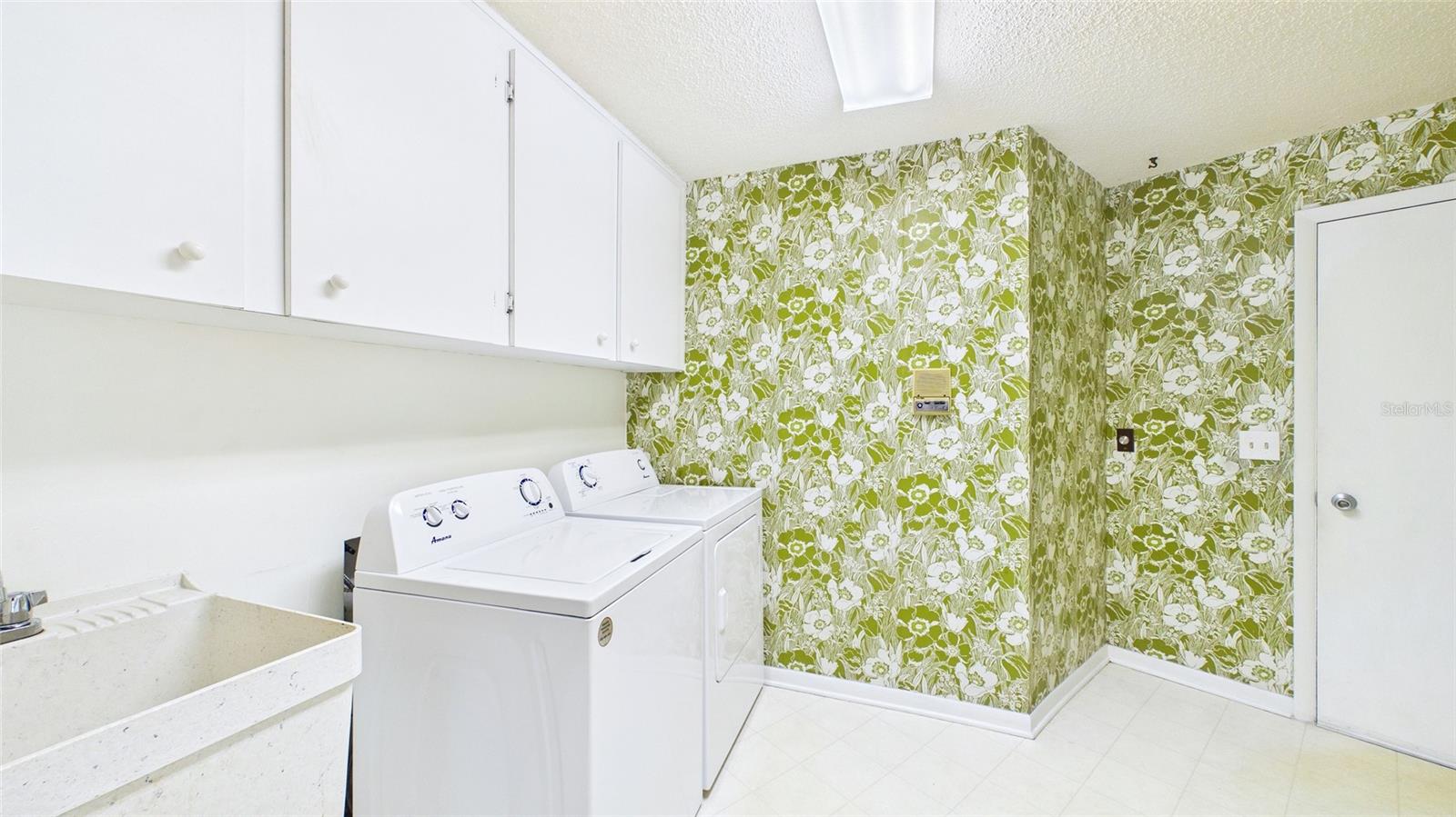 1116 N RIVERHILLS DR, TEMPLE TERRACE, FL, 33617