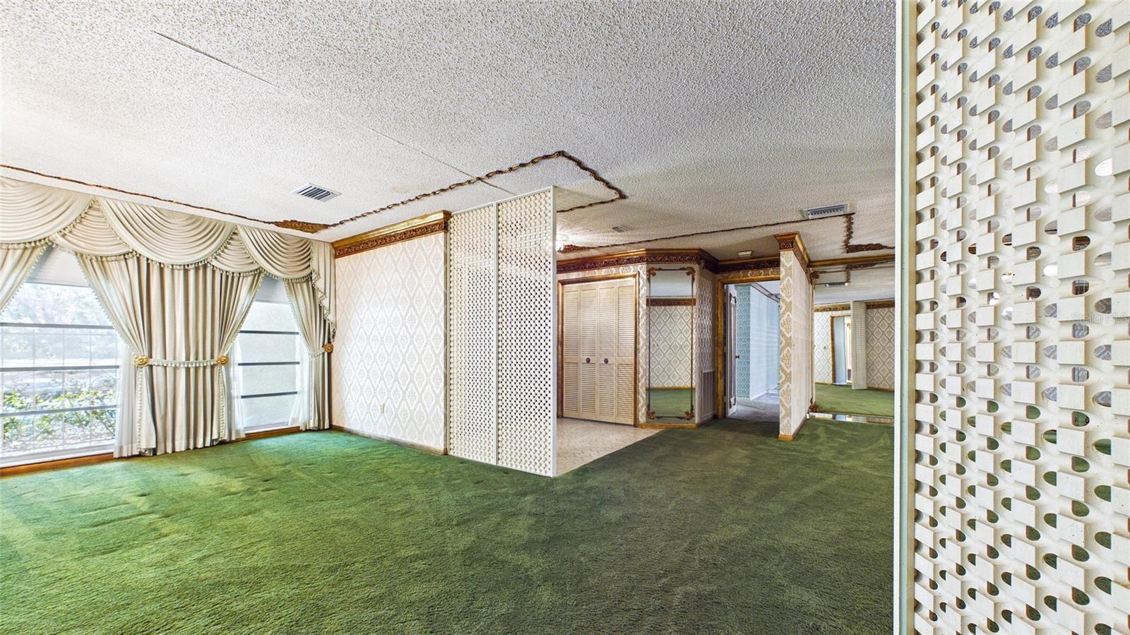 1116 N RIVERHILLS DR, TEMPLE TERRACE, FL, 33617