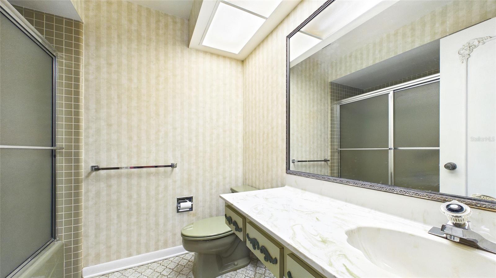 1116 N RIVERHILLS DR, TEMPLE TERRACE, FL, 33617