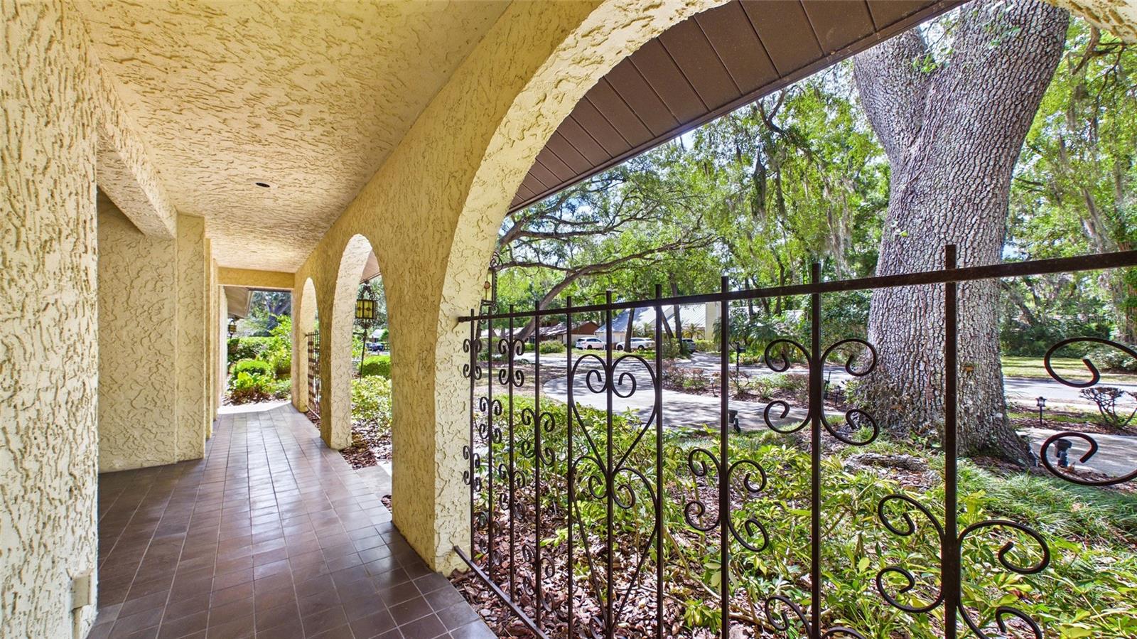 1116 N RIVERHILLS DR, TEMPLE TERRACE, FL, 33617