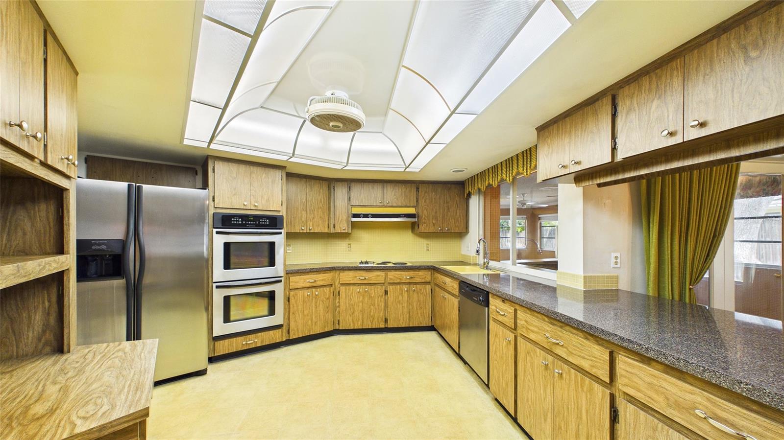 1116 N RIVERHILLS DR, TEMPLE TERRACE, FL, 33617