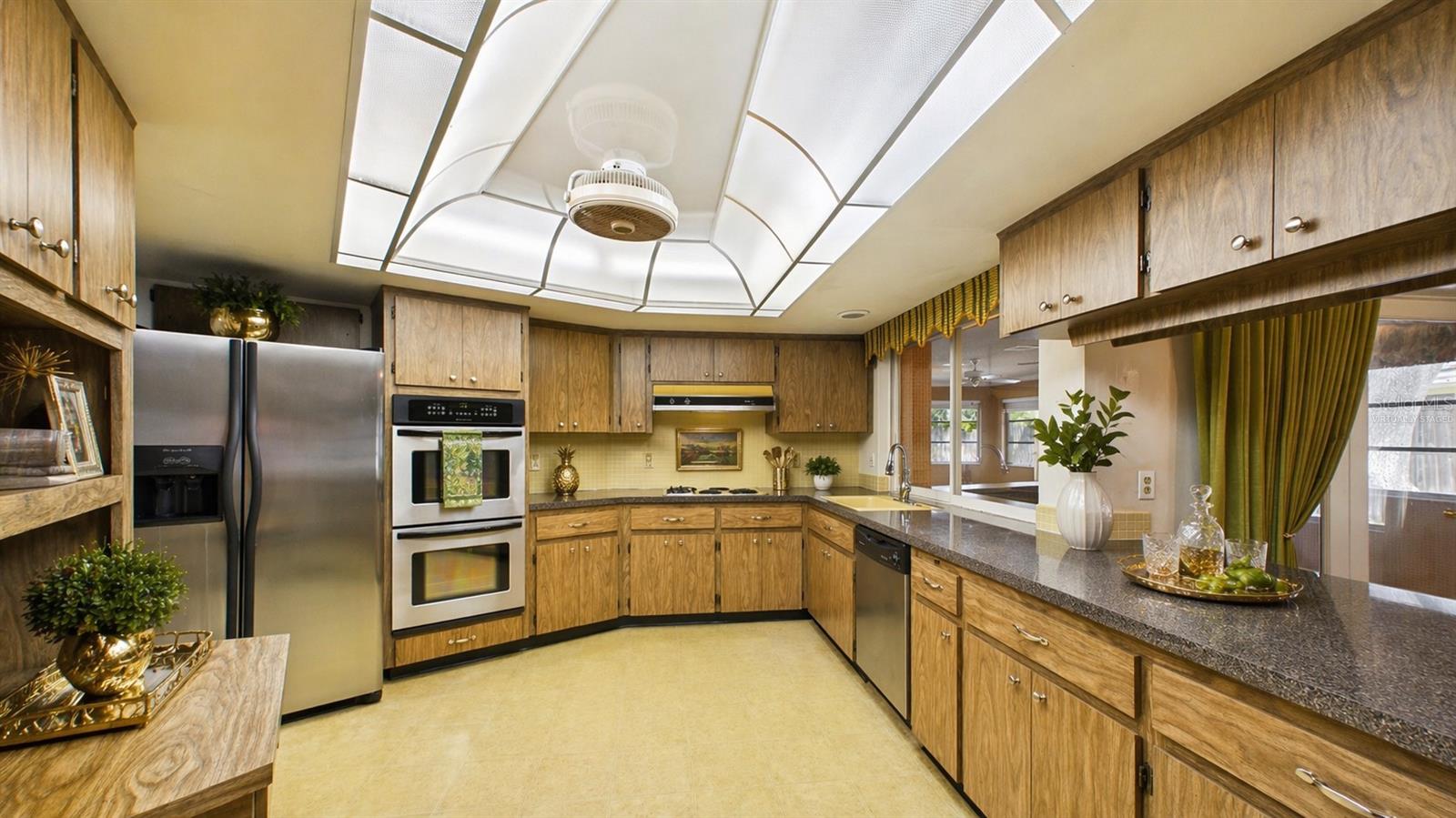 1116 N RIVERHILLS DR, TEMPLE TERRACE, FL, 33617