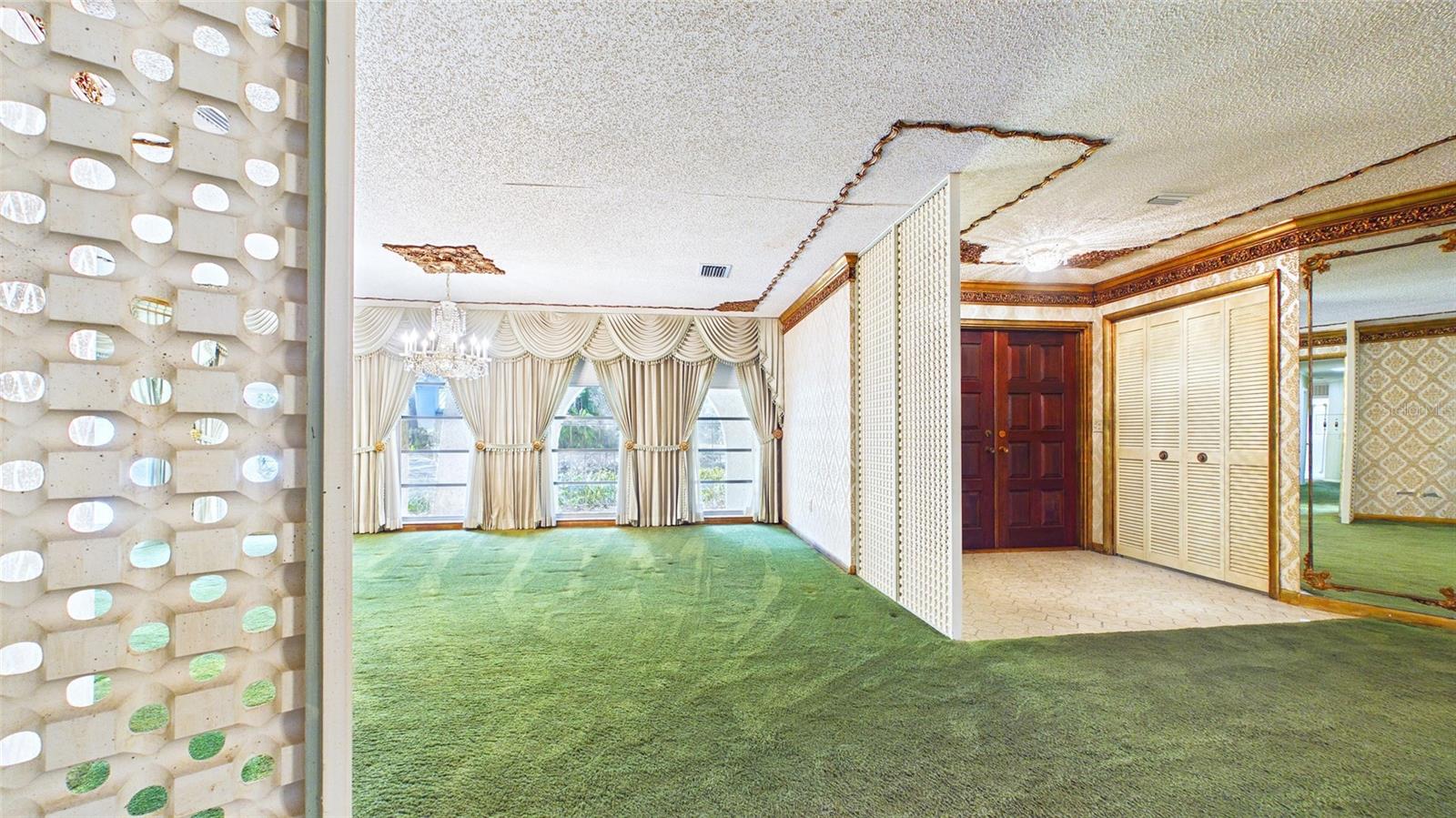 1116 N RIVERHILLS DR, TEMPLE TERRACE, FL, 33617