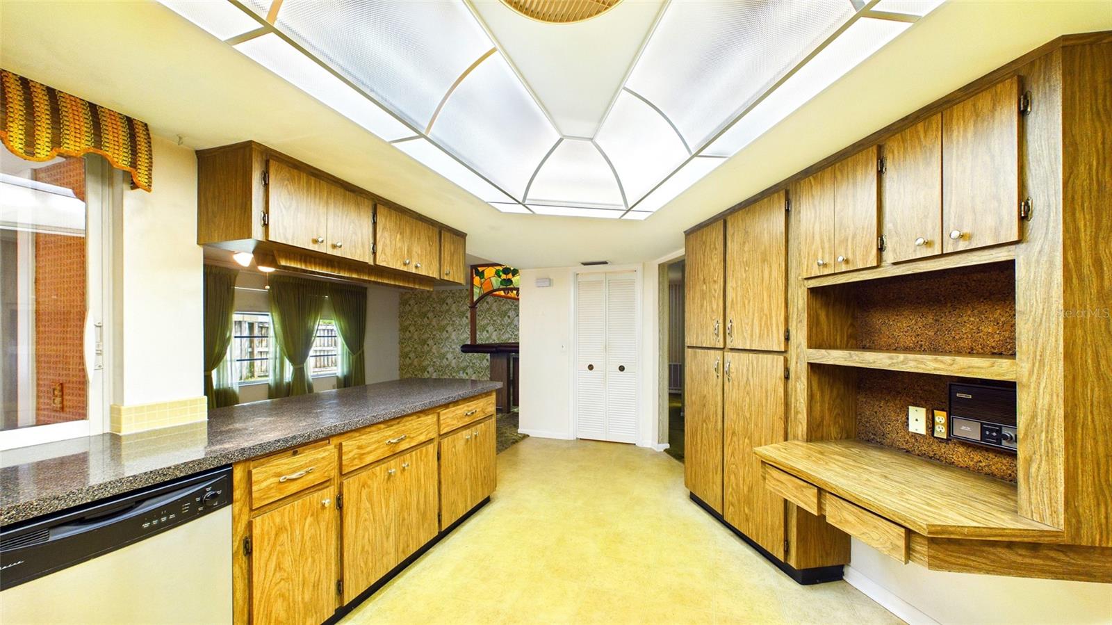 1116 N RIVERHILLS DR, TEMPLE TERRACE, FL, 33617