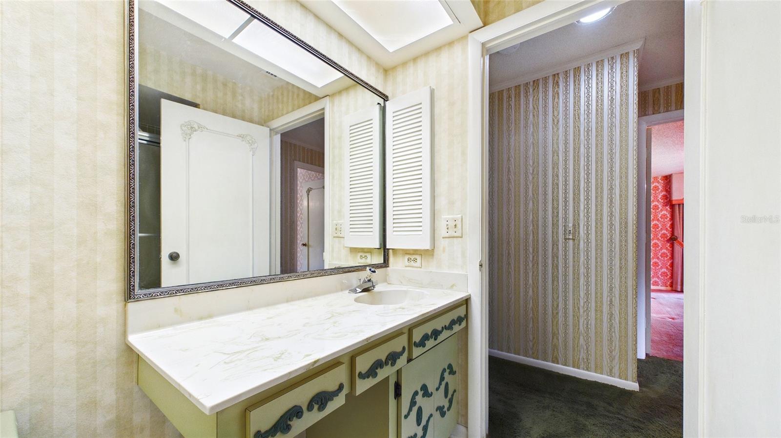 1116 N RIVERHILLS DR, TEMPLE TERRACE, FL, 33617