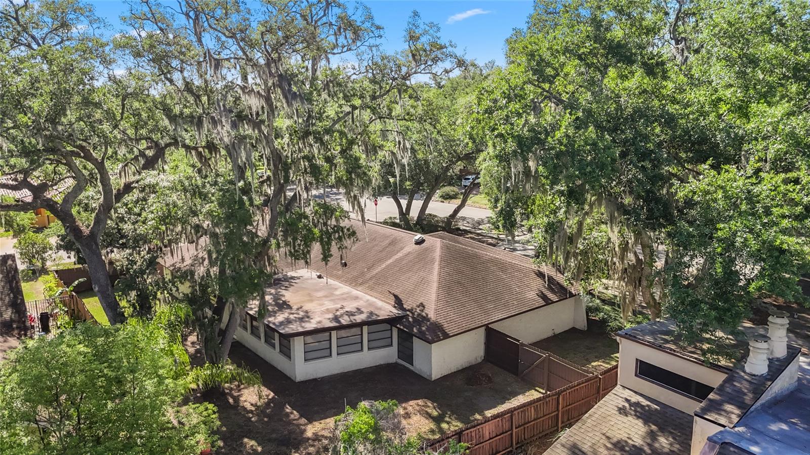 1116 N RIVERHILLS DR, TEMPLE TERRACE, FL, 33617